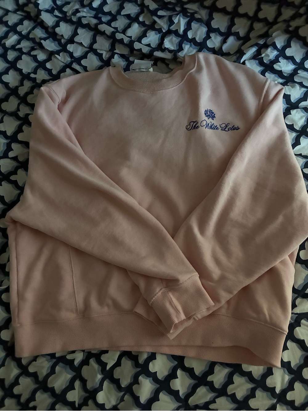 White Lotus Crewneck - Pink Zara